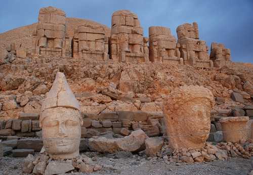 Viajar a /images/places/mount-nemrut.jpg