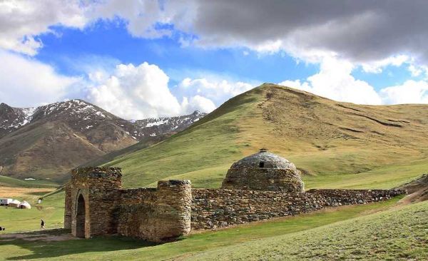 El caravanserai de Tash Rabat