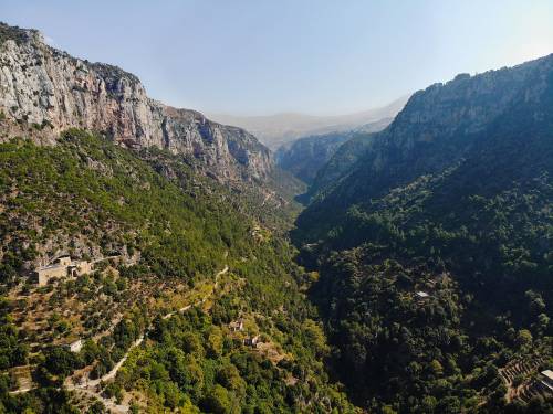 Viajar a /images/places/kadisha-valley.jpg