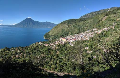 Viajar a /images/places/santa-cruz-la-laguna.jpg