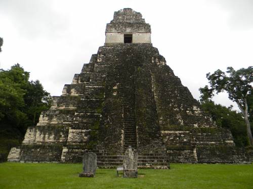Viajar a /images/places/tikal.jpg